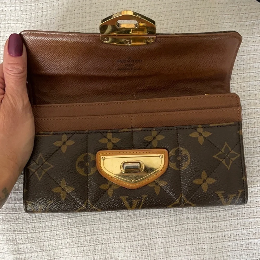 Collectible louis vuitton etoile sarah wallet .